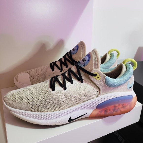 Nike Women's Joyride Run Flyknit - Picture 3 of 11